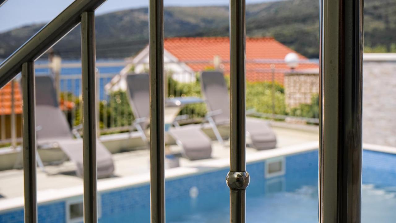Trogir-Luxury Villa Sapphirus Seget Vranjica Exterior foto
